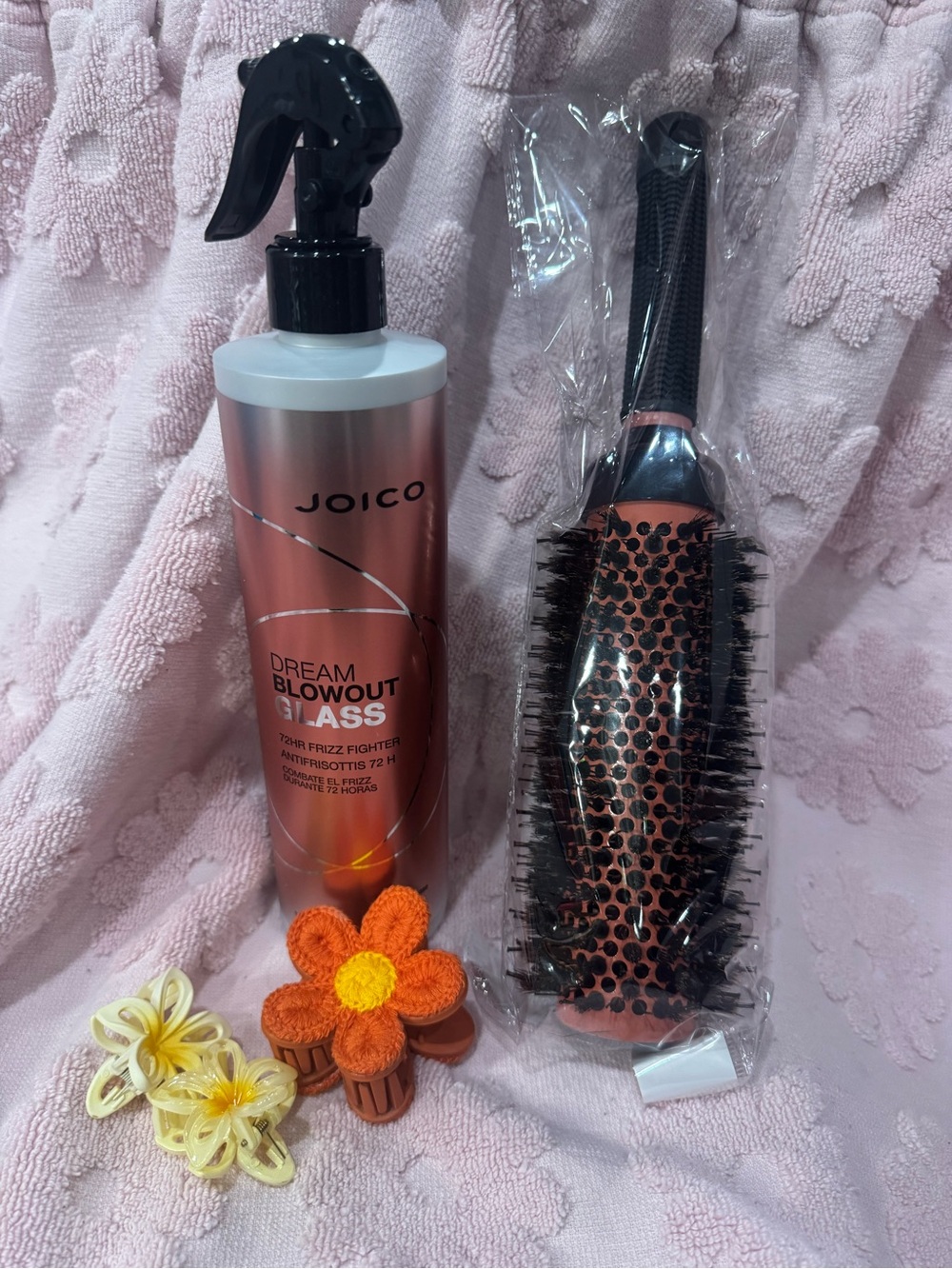 Joico Dream Blowout Glass 16.8 oz and Larissa Love round brush